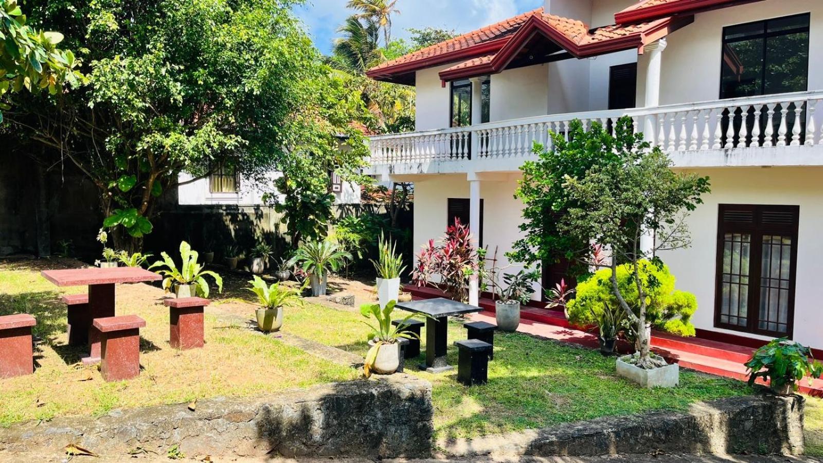 Sritaly Inn Mirissa Ngoại thất bức ảnh
